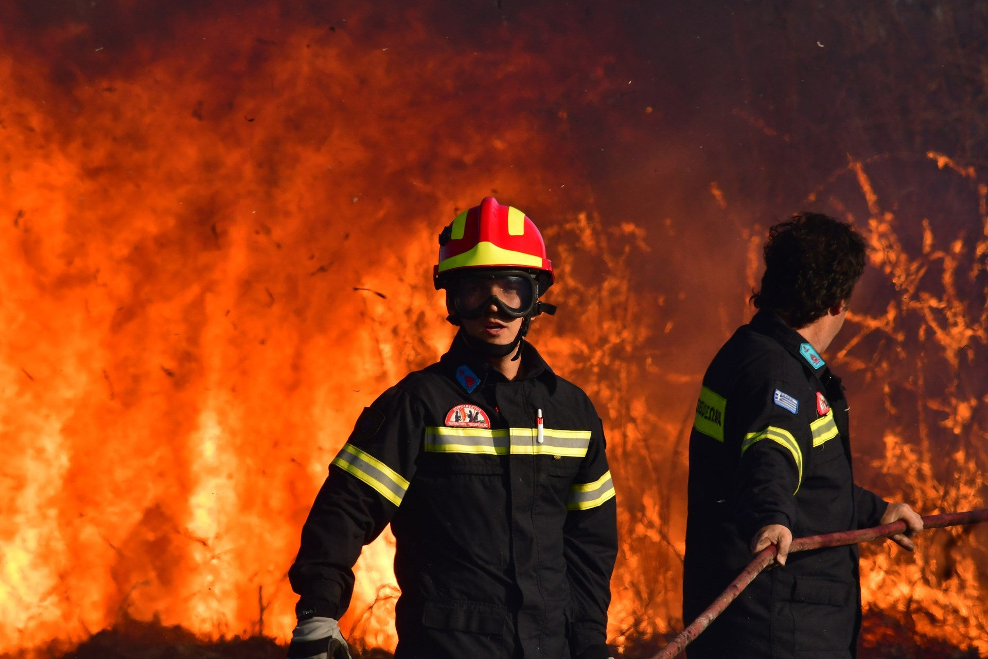 Φωτιά στον Κάλαμο: Έκκληση της Πυροσβεστικής να απομακρύνονται έγκαιρα οι κάτοικοι